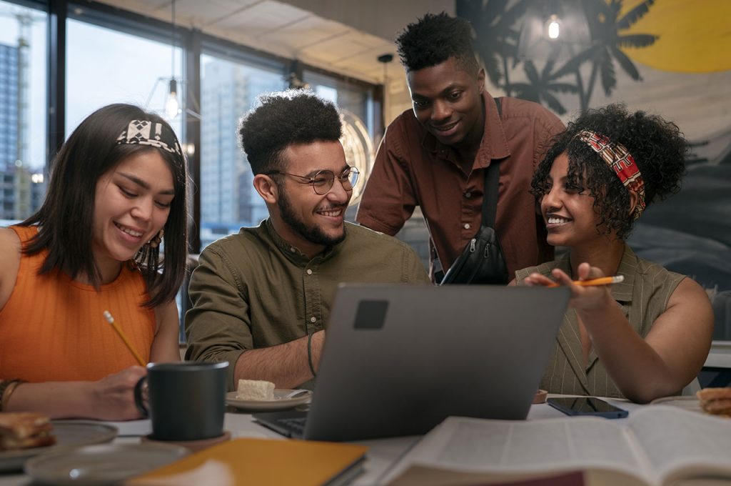 Certificação e qualificação em TI: como garantir excelência técnica e segurança em ambientes corporativos
